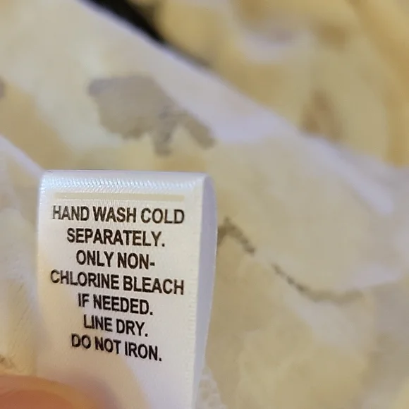 Cato cream floral lace short sleeve blouse black faux leather trim sz Large EUC… - Picture 8 of 8